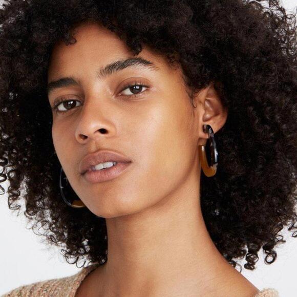 Madewell Resin Oval Hoop Earrings - Picture 8 of 8